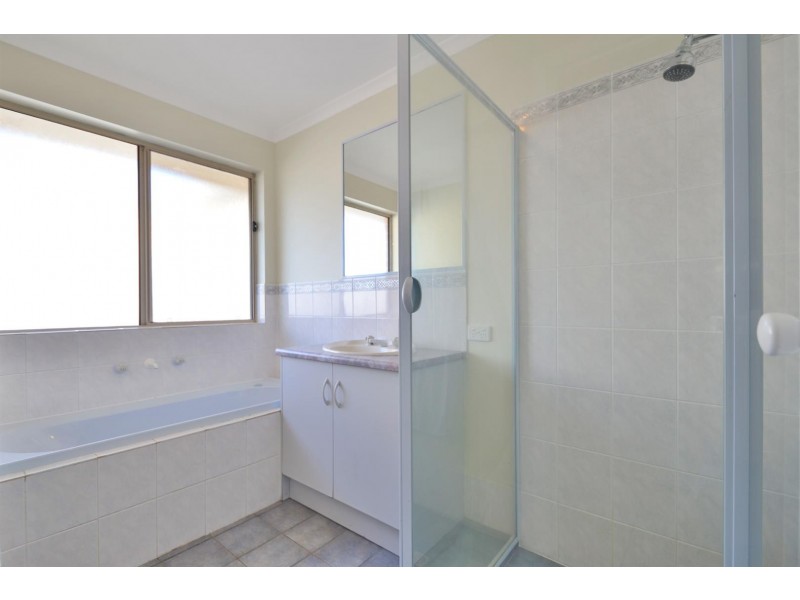 24 Featherstone Drive, Huntfield Heights SA 5163