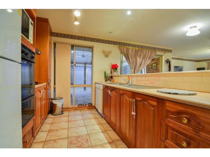 12 Dorrien Avenue, Woodcroft SA 5162