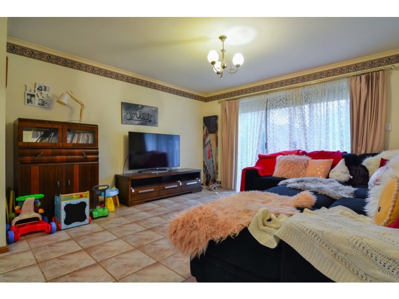 12 Dorrien Avenue, Woodcroft SA 5162