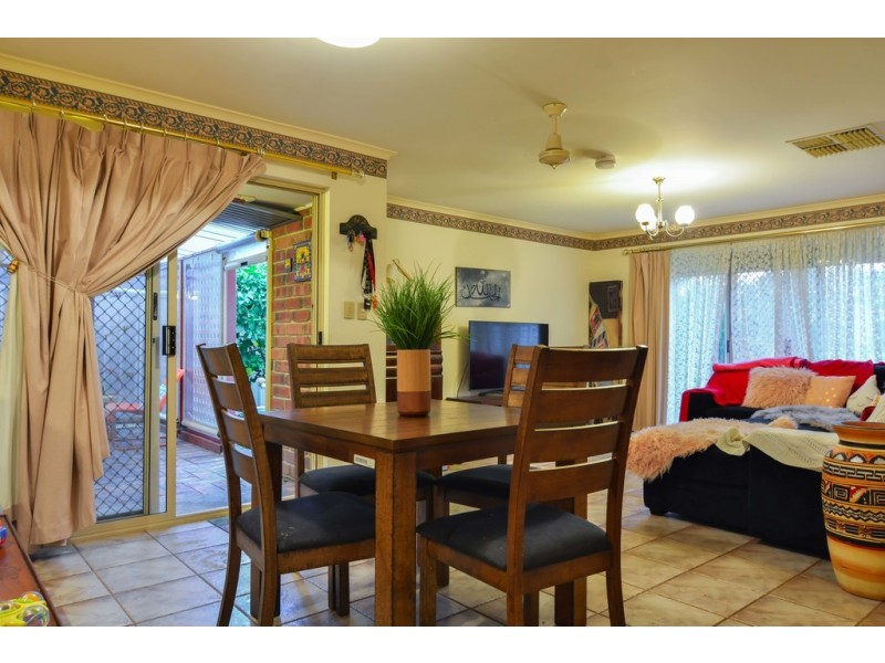 12 Dorrien Avenue, Woodcroft SA 5162