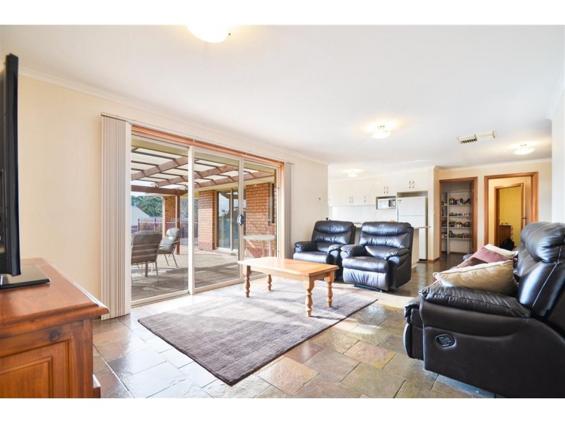 10 Farriers Way, Woodcroft SA 5162