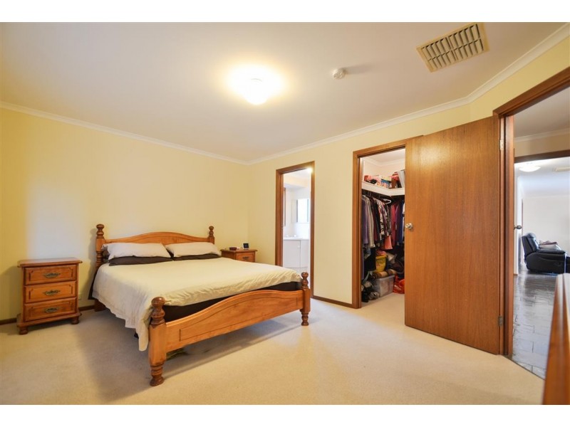 10 Farriers Way, Woodcroft SA 5162