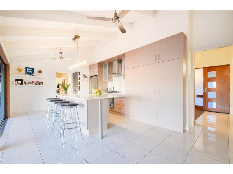 19 Madeline Crescent, Hallett Cove SA 5158