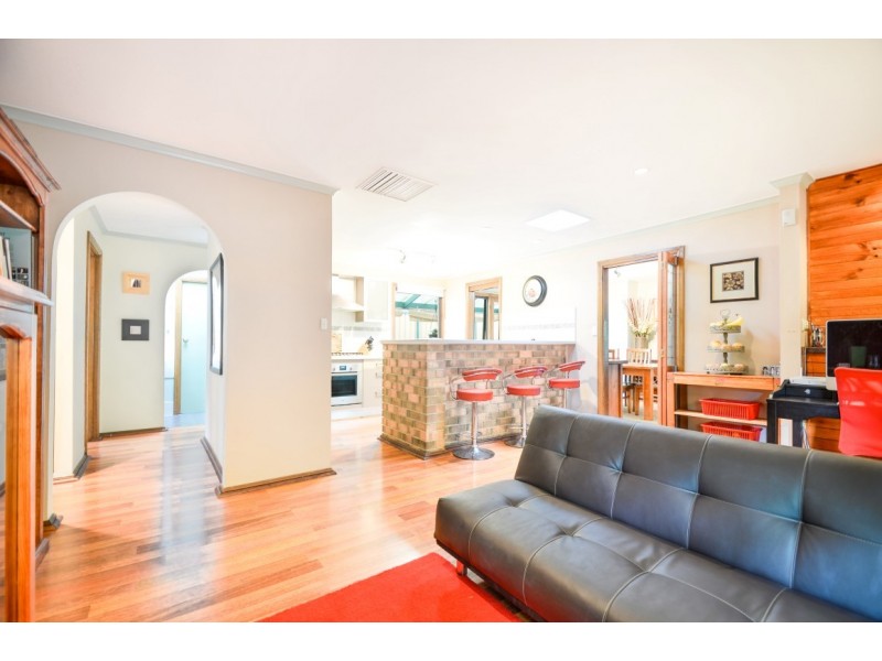 33 Grevillea Road, Aberfoyle Park SA 5159