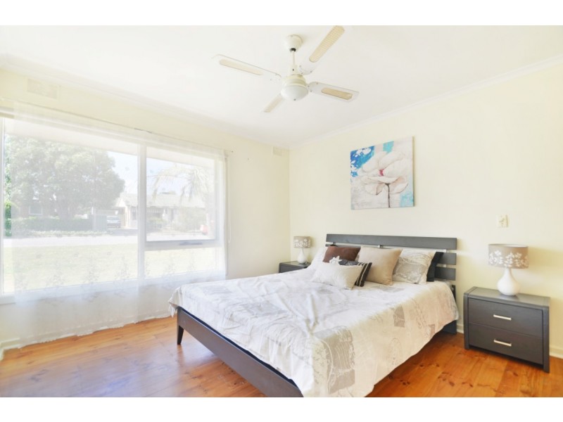 21 Edmund Street, Christie Downs SA 5164