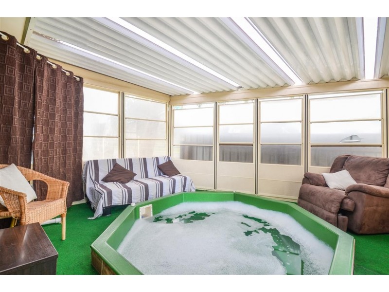 1 Devon Crescent, Happy Valley SA 5159