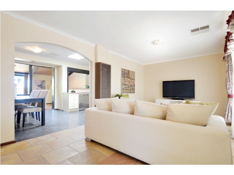 60 Oakridge Road, Aberfoyle Park SA 5159