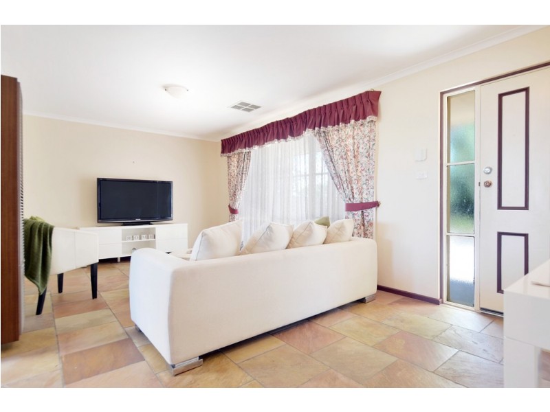 60 Oakridge Road, Aberfoyle Park SA 5159