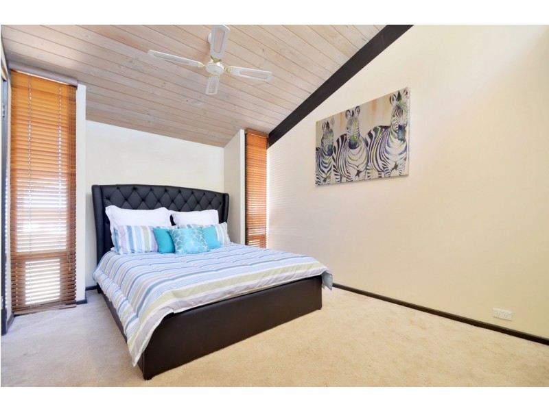 60 Oakridge Road, Aberfoyle Park SA 5159