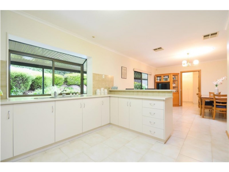 5 Woodland Grove, Aberfoyle Park SA 5159