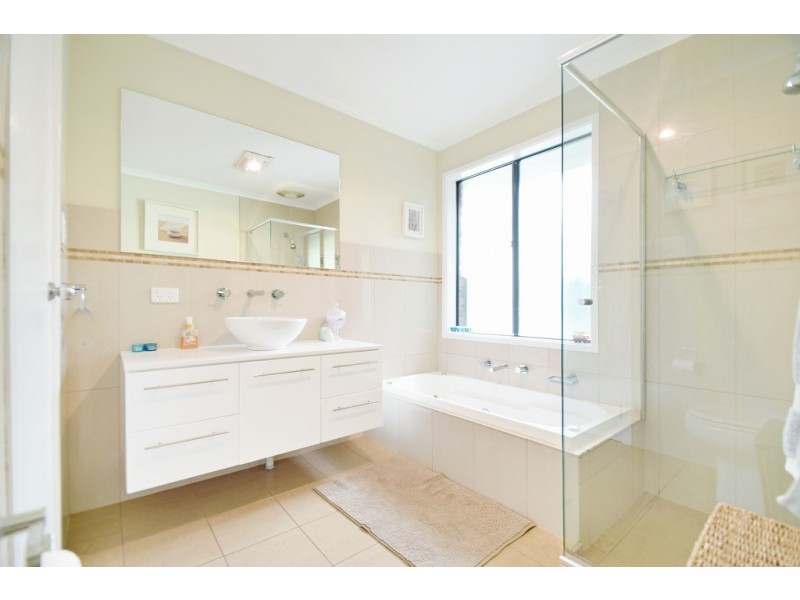 16 The Oaks Parade, Aberfoyle Park SA 5159