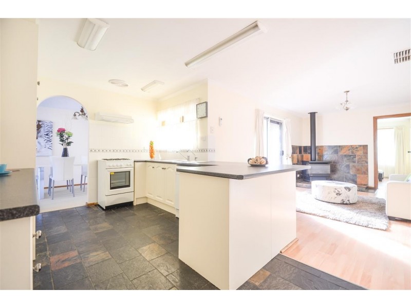 6 Queens Way, Woodcroft SA 5162