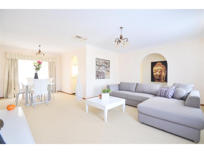 6 Queens Way, Woodcroft SA 5162