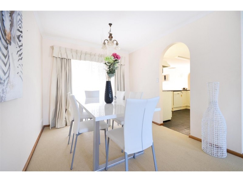 6 Queens Way, Woodcroft SA 5162