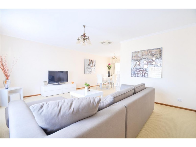 6 Queens Way, Woodcroft SA 5162