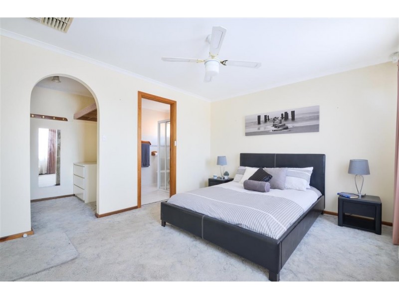 6 Queens Way, Woodcroft SA 5162