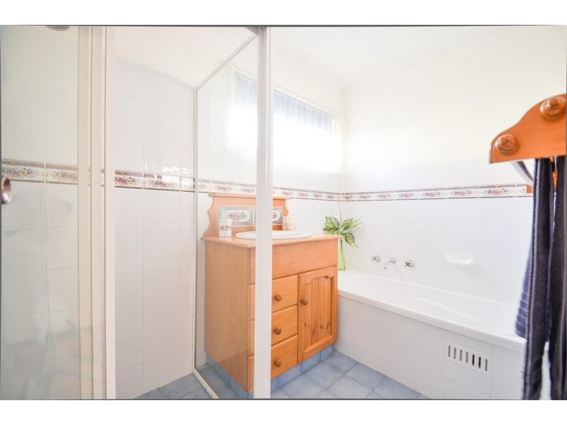 6 Queens Way, Woodcroft SA 5162