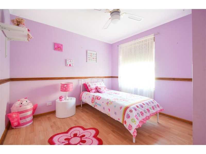 6 Queens Way, Woodcroft SA 5162