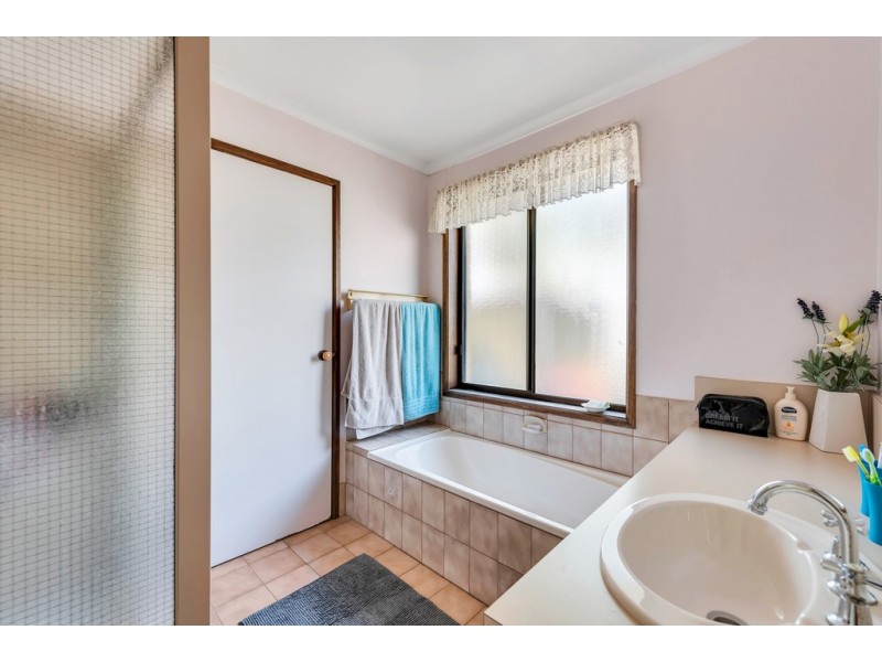 26 Sherebrooke Boulevard, Woodcroft SA 5162