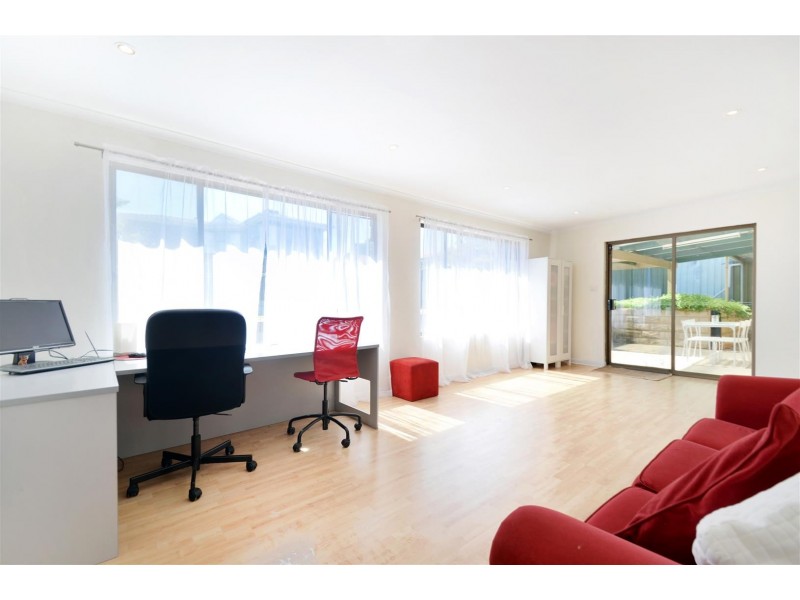 8 Rogana Crescent, Hallett Cove SA 5158