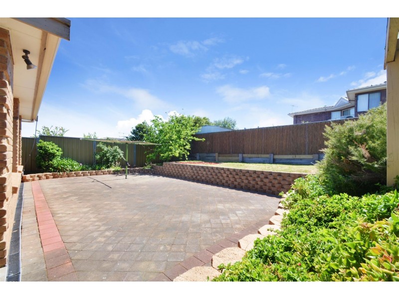 8 Rogana Crescent, Hallett Cove SA 5158