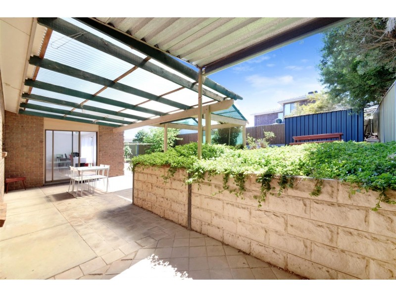 8 Rogana Crescent, Hallett Cove SA 5158