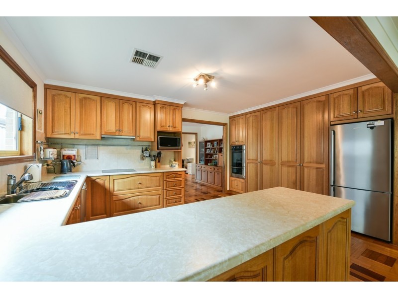 17 Philipson Crescent, Sheidow Park SA 5158