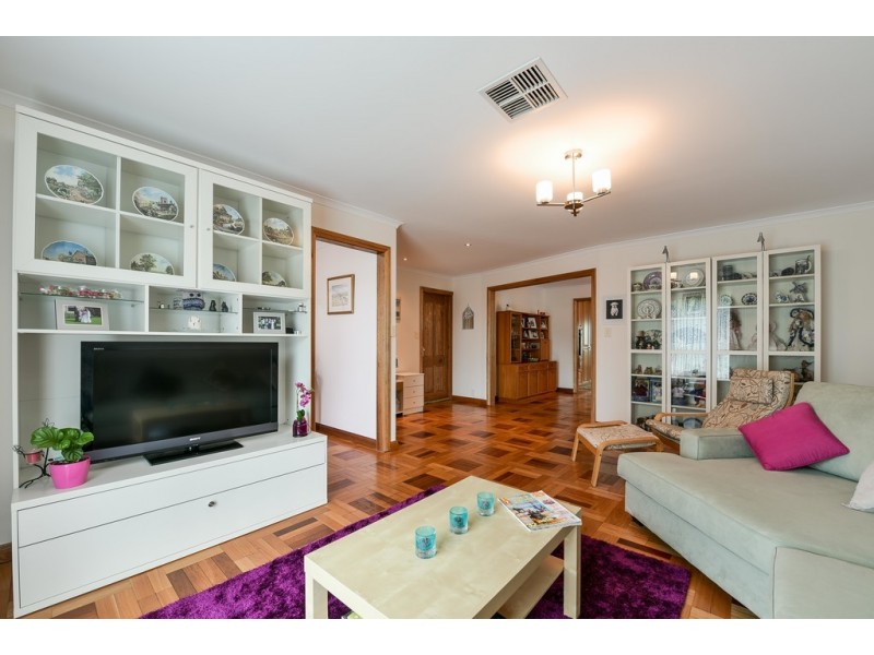 17 Philipson Crescent, Sheidow Park SA 5158