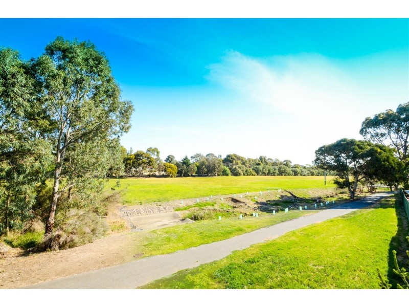 15 Sherwood Avenue, Happy Valley SA 5159