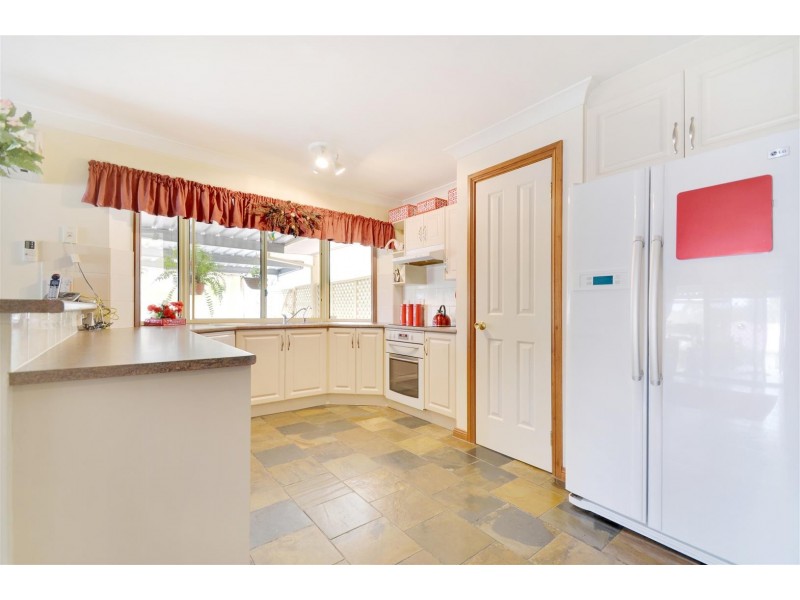 15 Sherwood Avenue, Happy Valley SA 5159