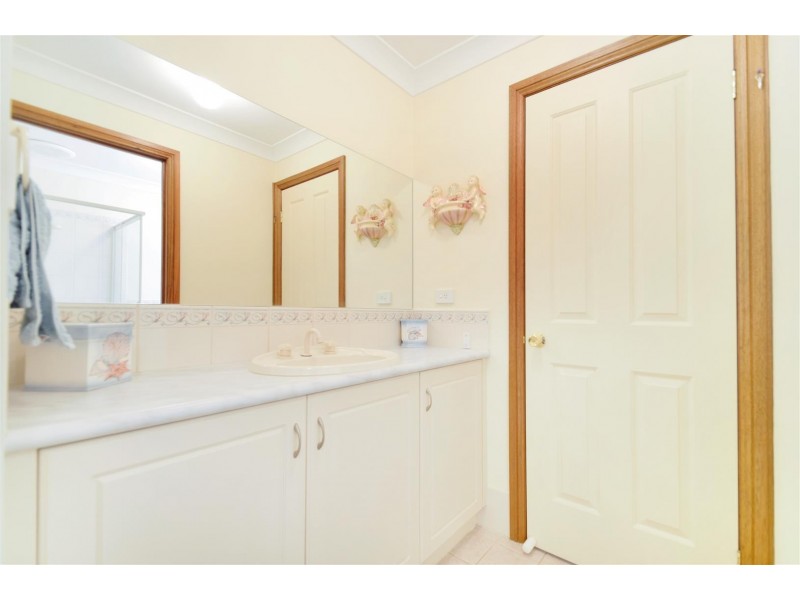 15 Sherwood Avenue, Happy Valley SA 5159