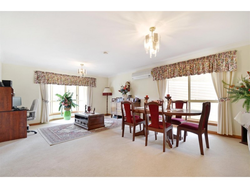 15 Sherwood Avenue, Happy Valley SA 5159