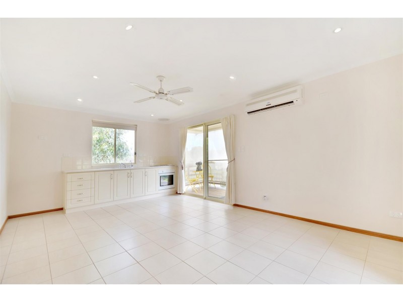 15 Sherwood Avenue, Happy Valley SA 5159