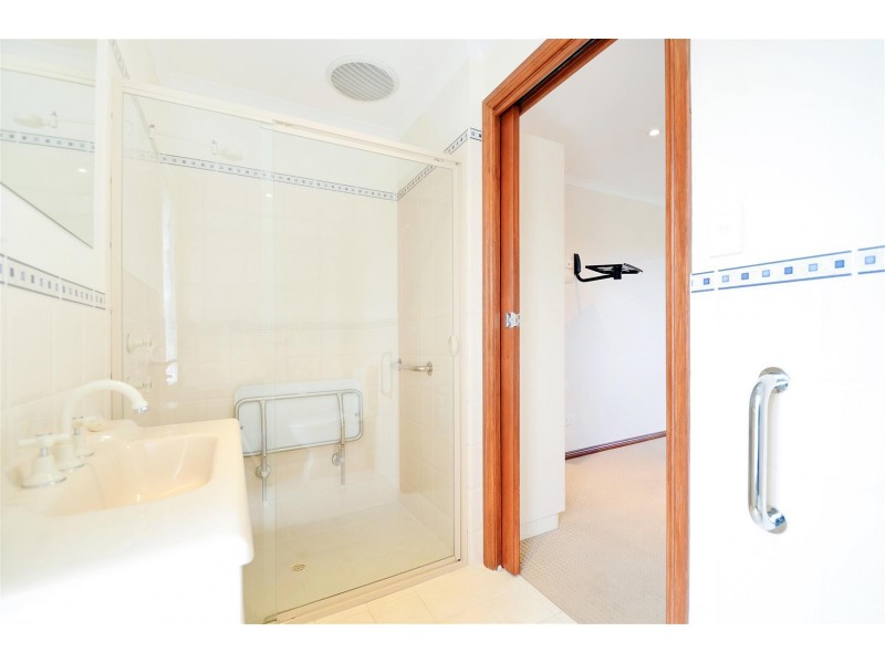 15 Sherwood Avenue, Happy Valley SA 5159