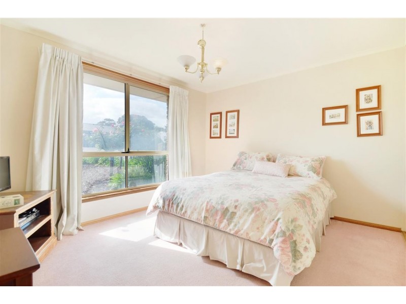 12 Tobin Crescent, Woodcroft SA 5162