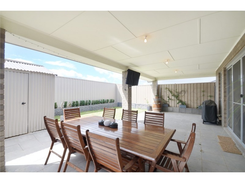 29 Sovereign Drive, Woodcroft SA 5162