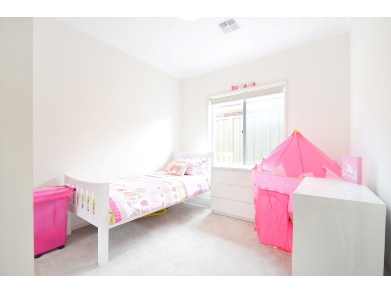 29 Sovereign Drive, Woodcroft SA 5162