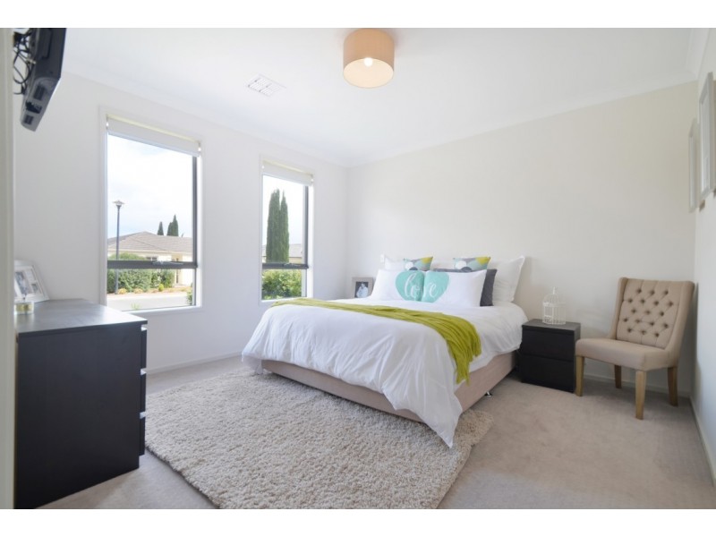 29 Sovereign Drive, Woodcroft SA 5162