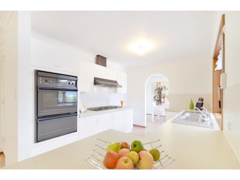 18 Banks Road, Woodcroft SA 5162