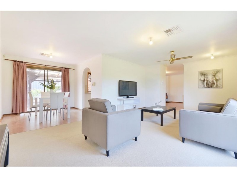 18 Banks Road, Woodcroft SA 5162