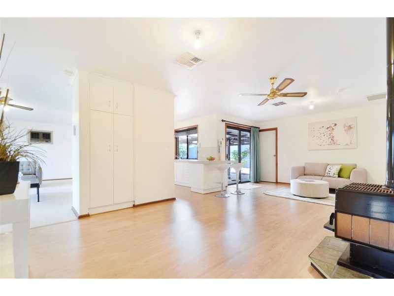 18 Banks Road, Woodcroft SA 5162