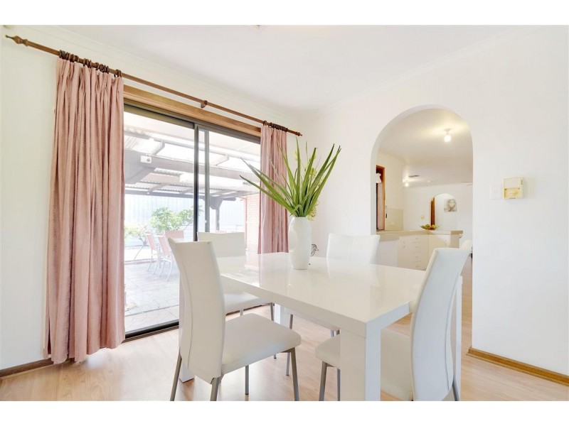 18 Banks Road, Woodcroft SA 5162