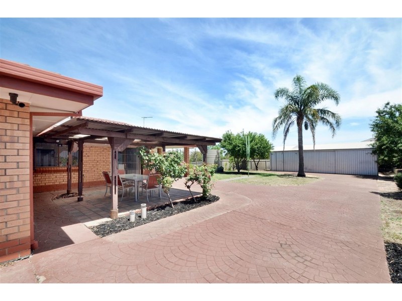 18 Banks Road, Woodcroft SA 5162