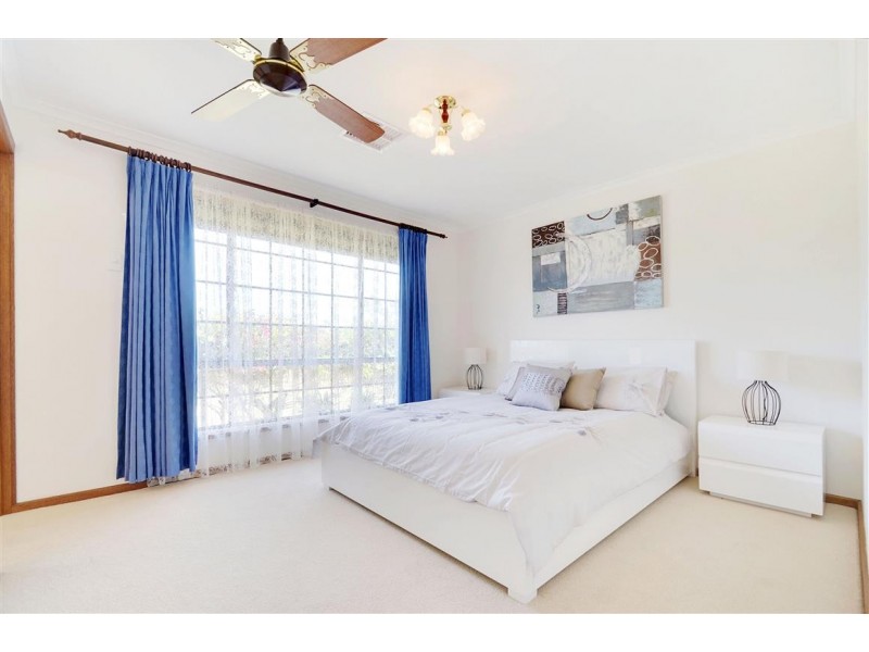 18 Banks Road, Woodcroft SA 5162