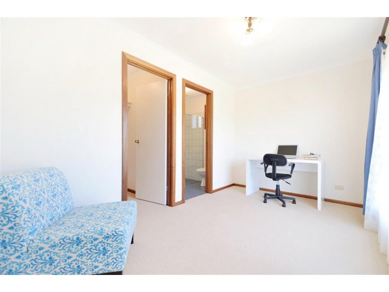 18 Banks Road, Woodcroft SA 5162