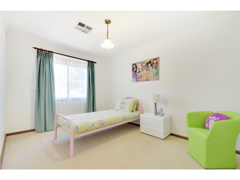 18 Banks Road, Woodcroft SA 5162