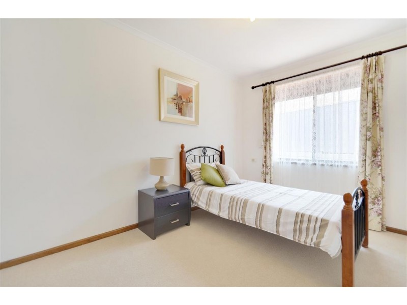 18 Banks Road, Woodcroft SA 5162