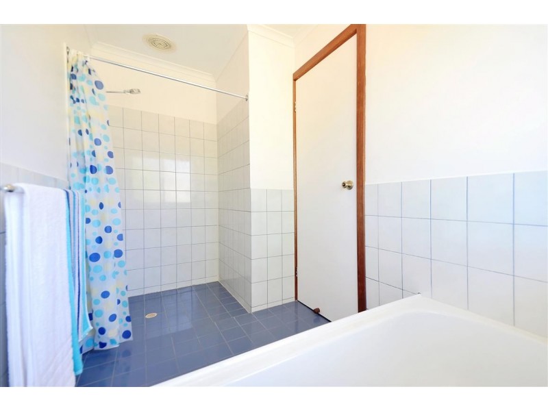 18 Banks Road, Woodcroft SA 5162