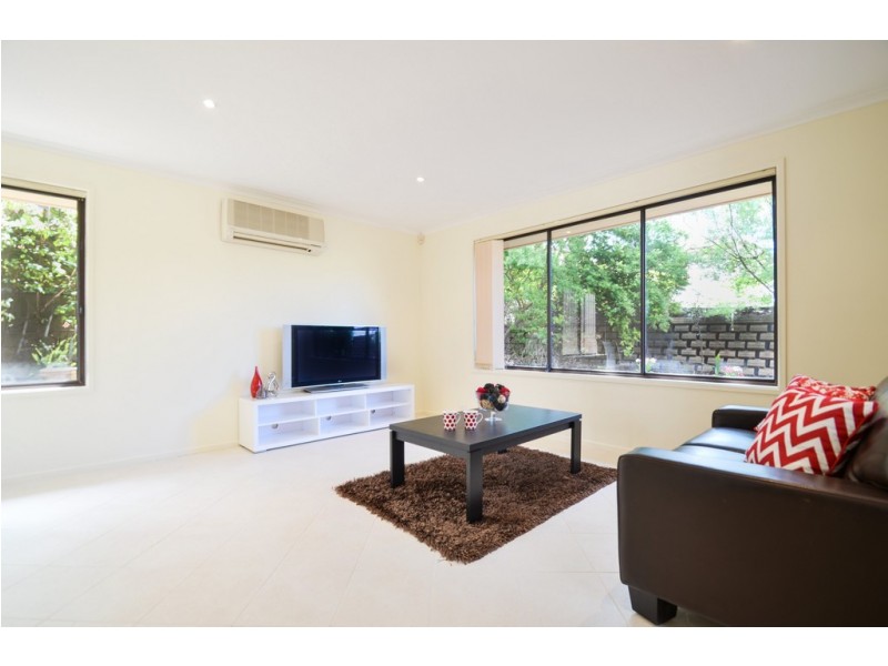 6 Coburn Court, Trott Park SA 5158