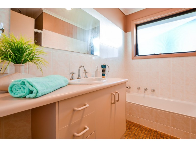 8 Regency Road, Happy Valley SA 5159